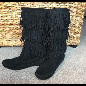 Black fringe boots